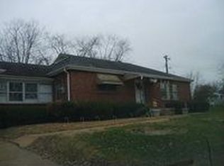 2734 Yaeger Rd, Saint Louis, MO 63129