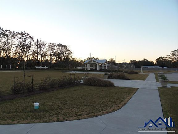 4th image of 162 Royal Oak Blvd
