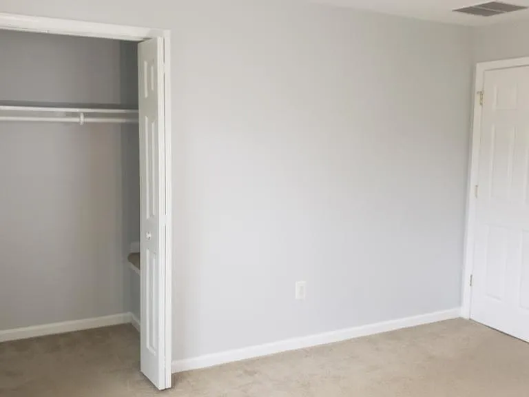 2319 Glendale Ter — Photo 5