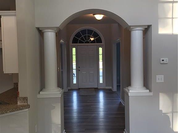 2nd image of 1190 Fountain Glen Dr