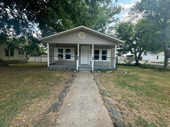 704 S Broad St, Batesville, AR 72501