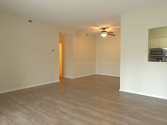4th image of 7141 Village Dr #7141