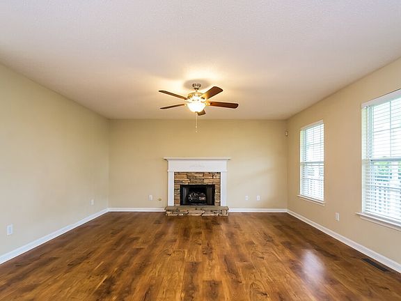 2nd image of 19 Colonial Way