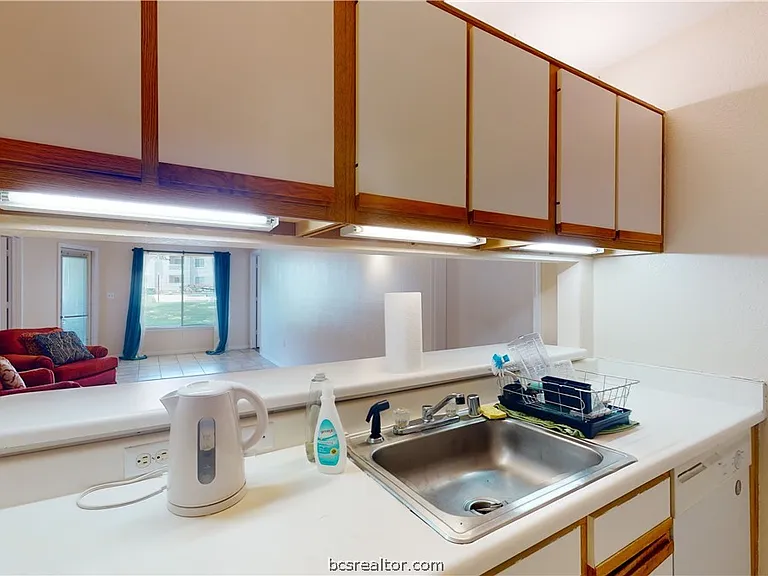 529 Sw Pkwy #102 — Photo 10