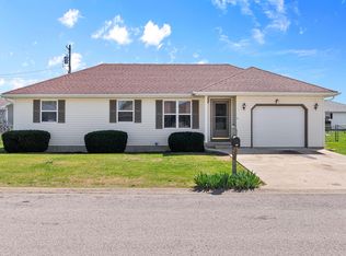 1220 Lacy Dr, Lebanon, MO 65536