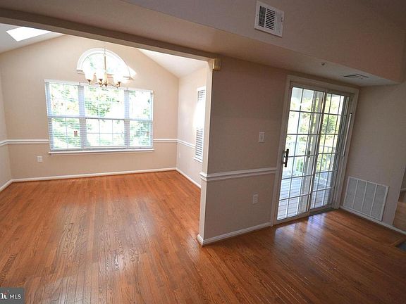 4th image of 9700 Lake Pointe Ct APT 304