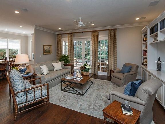 4th image of 923 Lincoln Cir