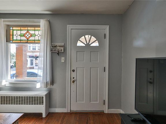 2nd image of 1415 Newport Ave