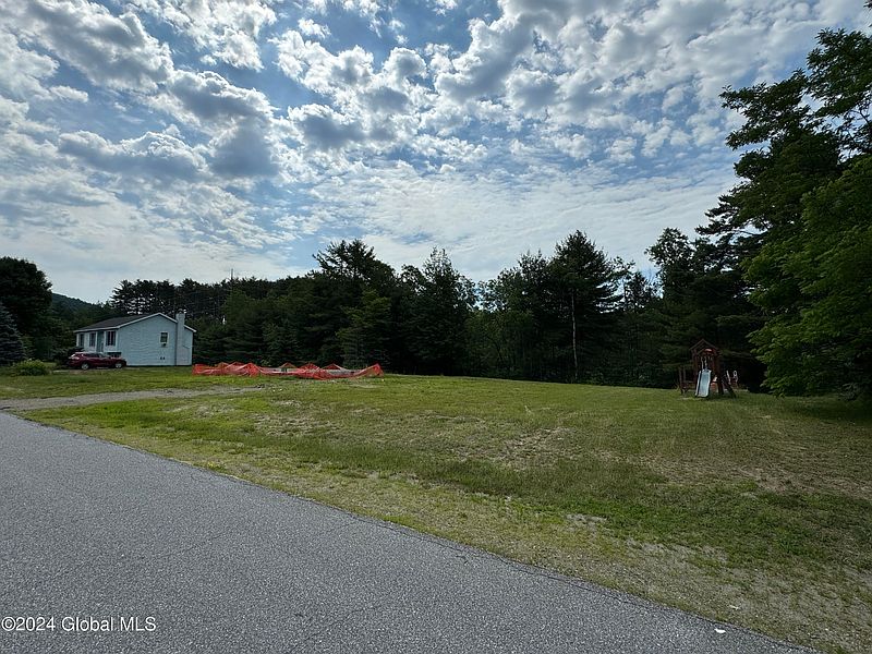 2nd image of 3 Meadowlark Lane