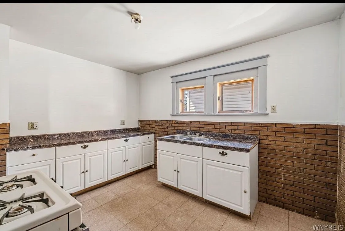 3 bed, 1145 sqft, $1,300 — Photo 3