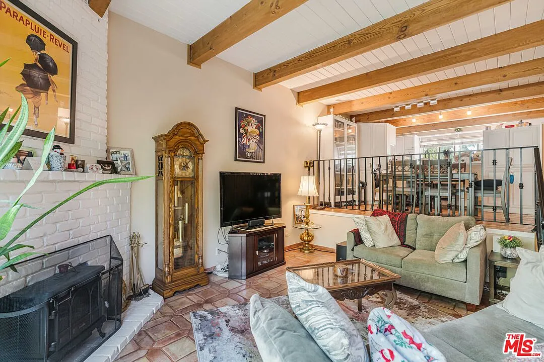 2 bed, 2.5 bath, 1214 sqft, $3,900 — Photo 3