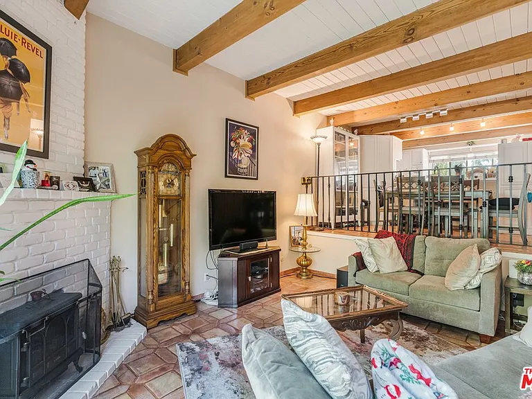 6249 Green Valley Cir — Photo 3