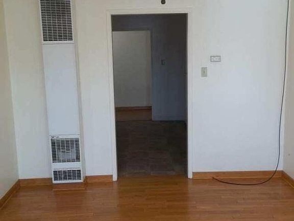 5th image of 709 Main St APT 3