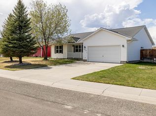 425 River View Dr, Cody, WY 82414
