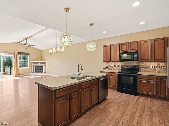 5th image of 50 Quartz Ave