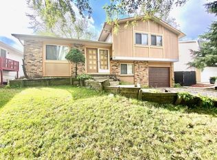 11 W Drummond Ave, Glendale Heights, IL 60139