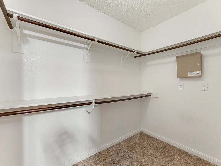 605 English Oak St — Photo 21