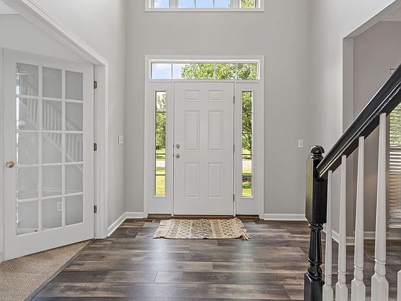 3rd image of 6729 English Garden Way