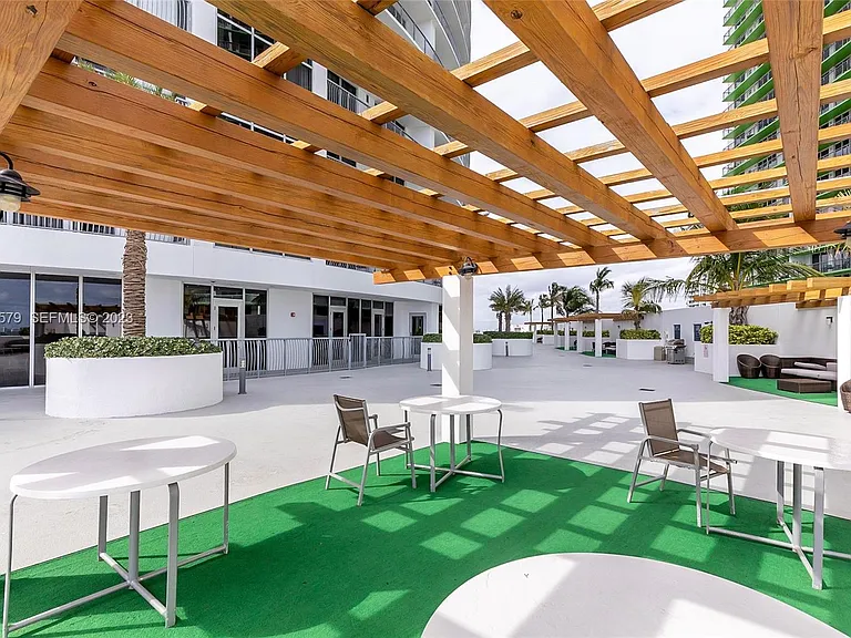 1750 N Bayshore Dr #15F — Photo 17