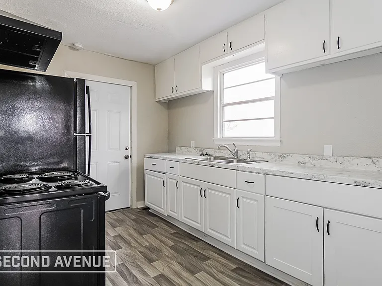 1800 Woodland Ave SW — Photo 6