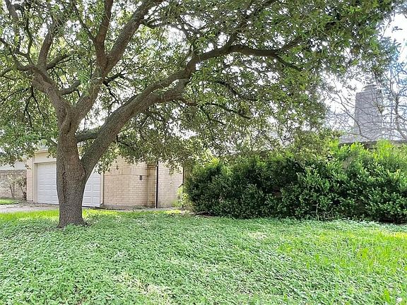 2nd image of 14911 Heritage Wood Dr