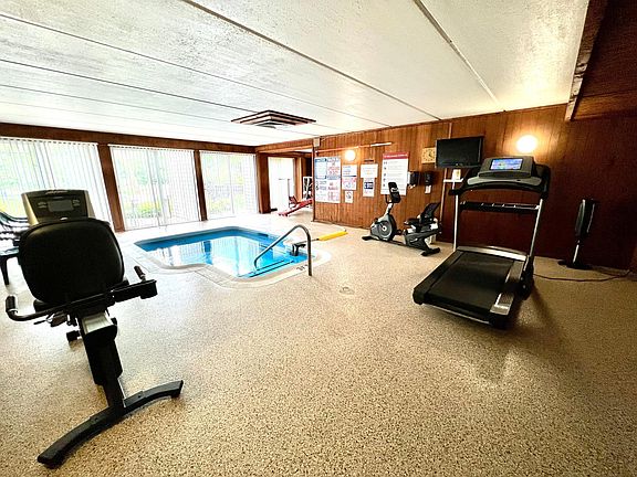 4th image of 135 Viking Dr E APT 207