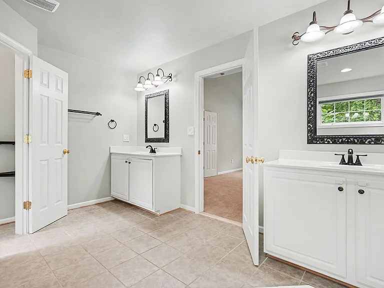 24 Crestwood Ln — Photo 25