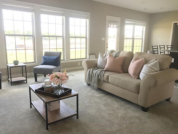 3rd image of 108 Waxwing Ln