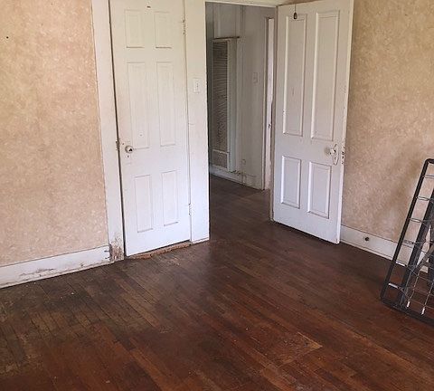 5th image of 407 N Avenue F