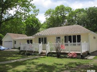 410 N Pine St, Patchogue, NY 11772