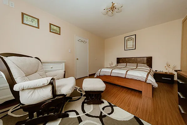 Sold by Maximillion Realty, Inc. | media 21