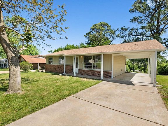 3rd image of 3919 Southern Aire Dr