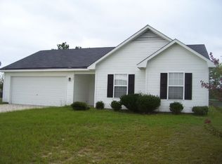 388 Northwoods Dr, Raeford, NC 28376