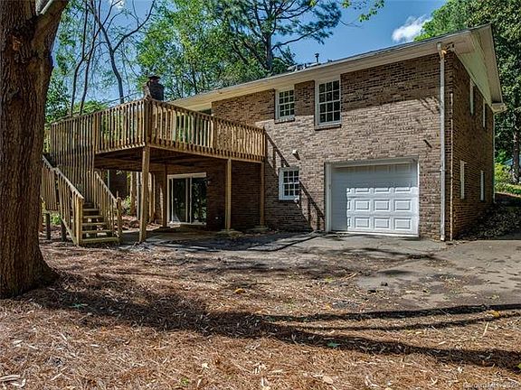 3rd image of 5938 Amity Pl