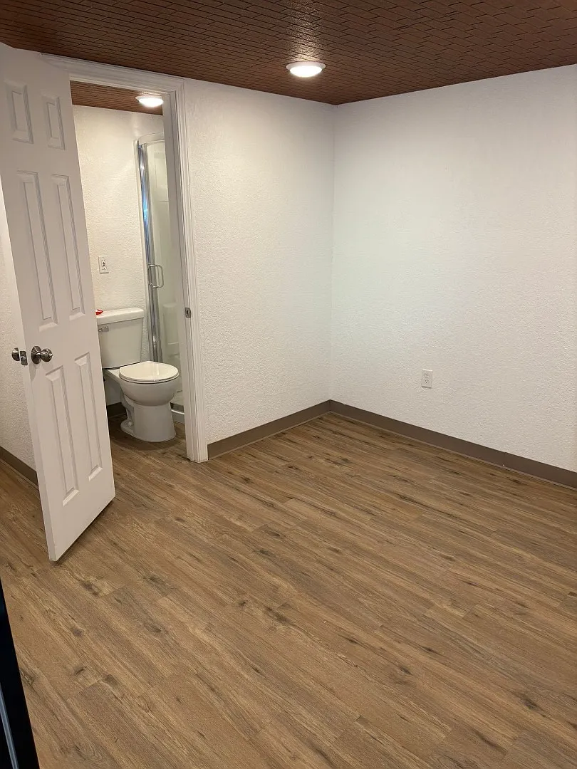 404 S Franklin St - Apartment 5 — Photo 4