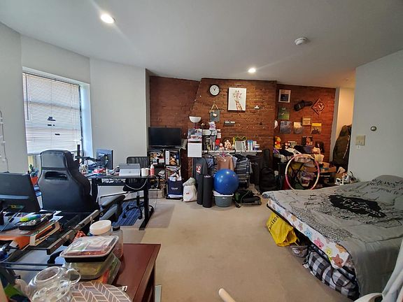 2nd image of 6 Blackwood St #420