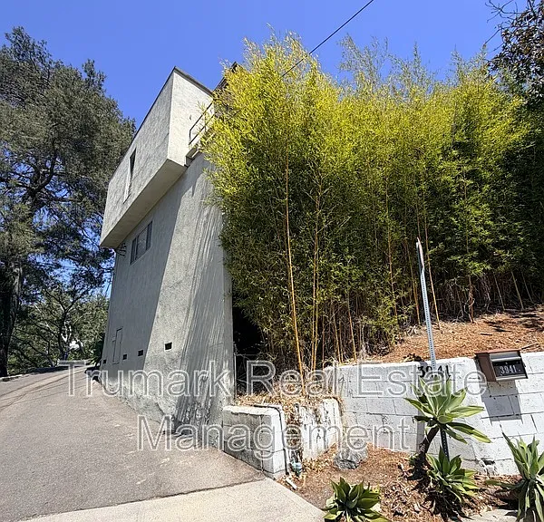 3941 Clayton Ave — Photo 4