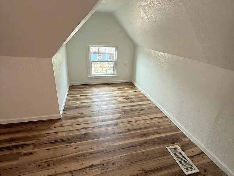 1001 N Hobson Ave — Photo 8