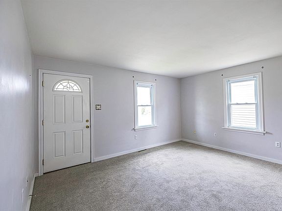 3rd image of 447 E 33rd St