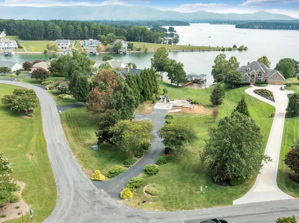 10 Southern Ky, Moneta, VA 24121