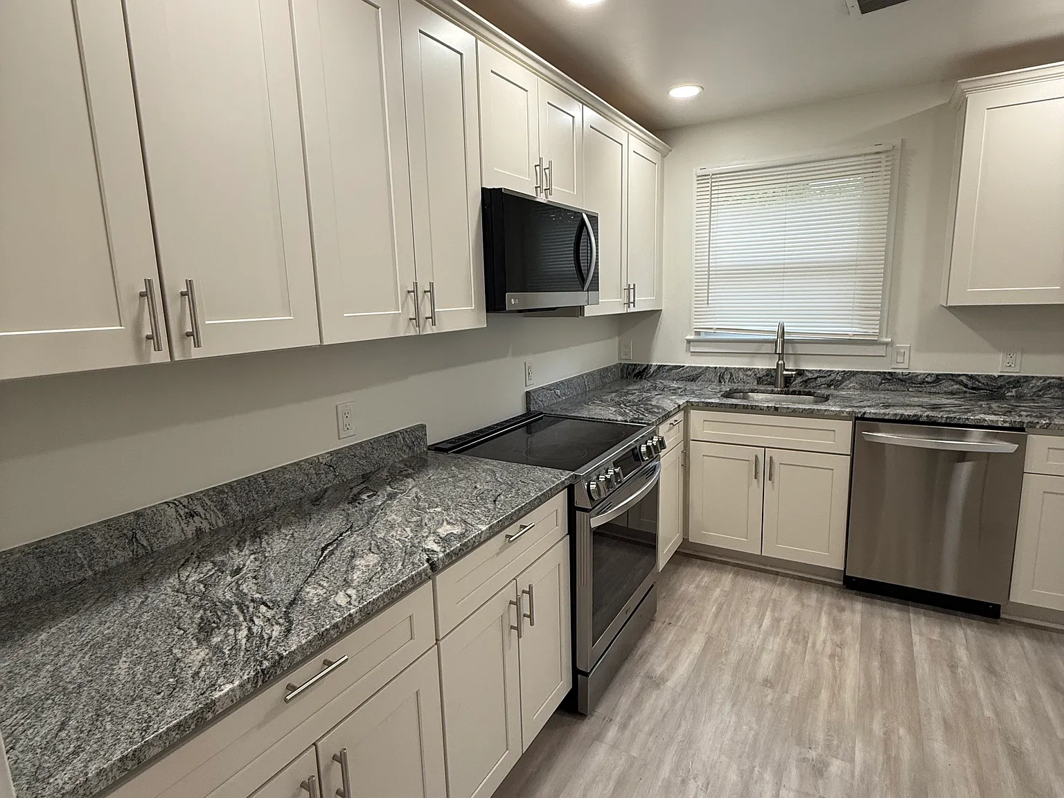 3 bed, 1170 sqft, $3,850 — Photo 4