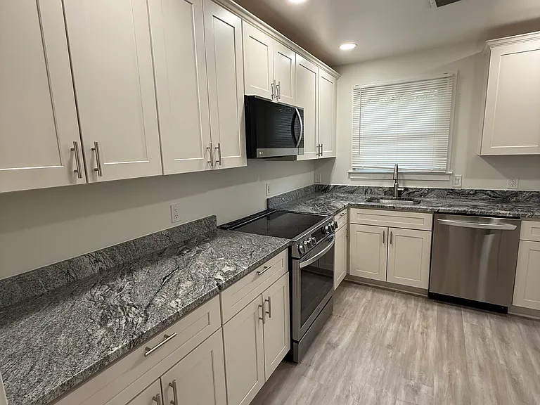 4325 Maple Ave — Photo 4