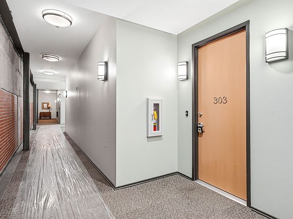 5th image of 440 Walnut St Unit 303