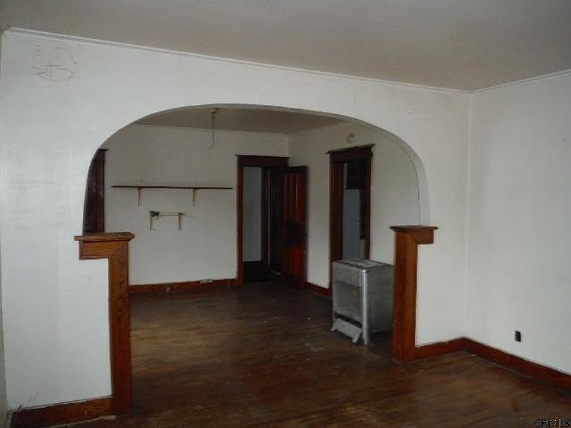 2nd image of 821 829 CONGRESS Street