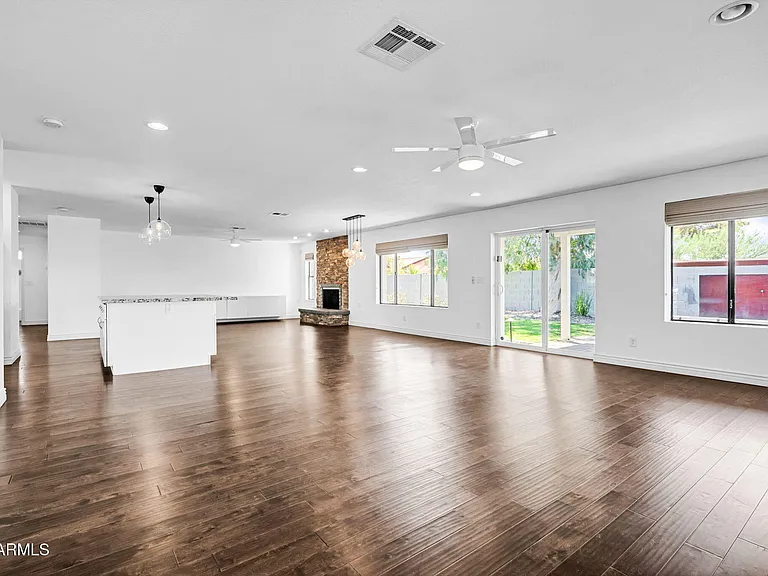 5219 E Winchcomb Dr — Photo 13