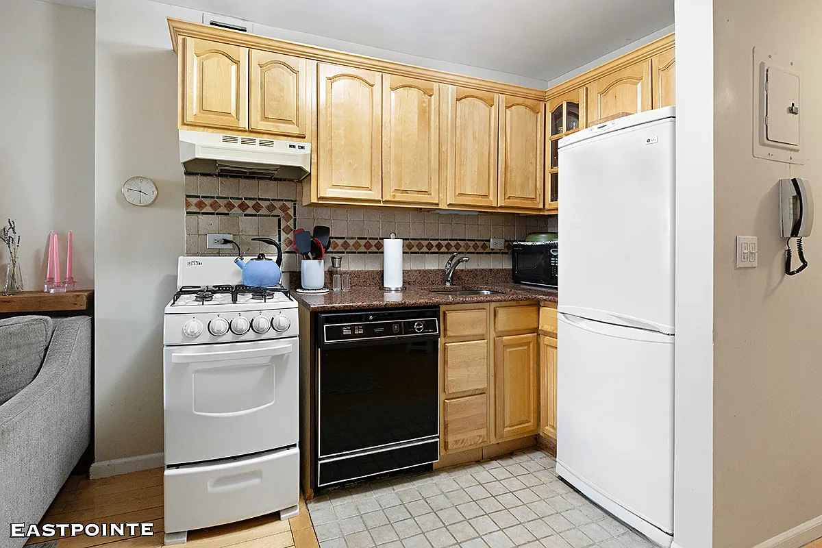Building Photo - 222 W 14th St #4J