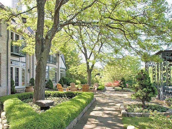 3rd image of 106 Tripp St