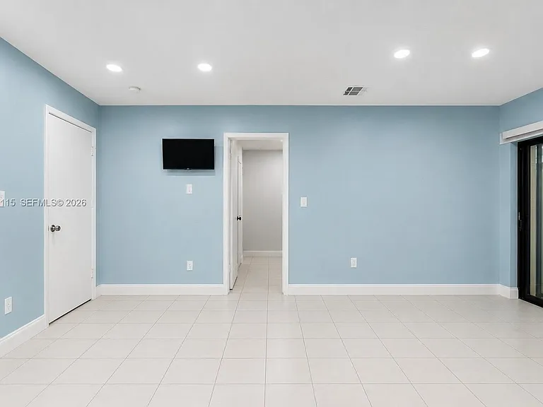 525 NW 100th Ct #525 — Photo 16