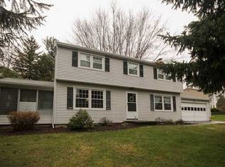 16 Ross Brook Dr, Rochester, NY 14625