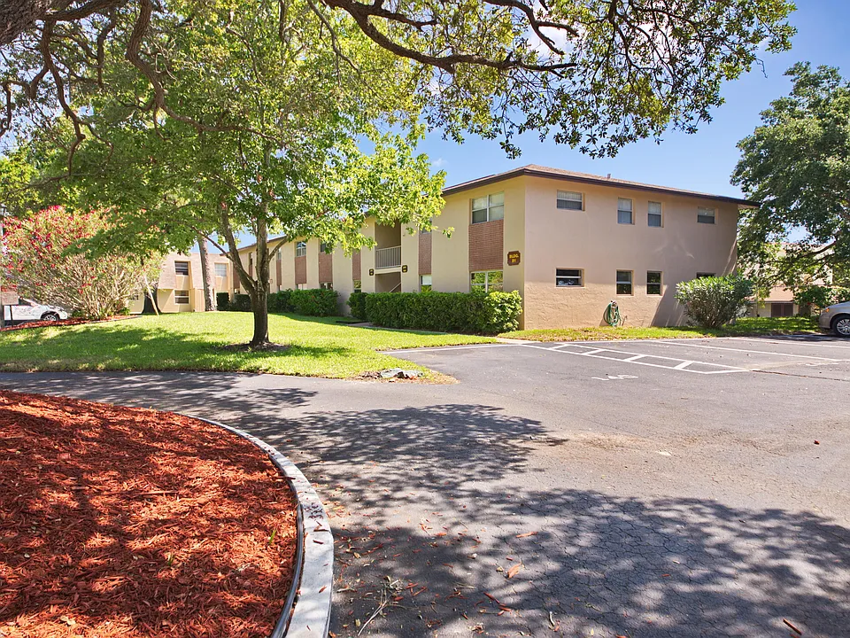 3135 Shady Dell Ln #240